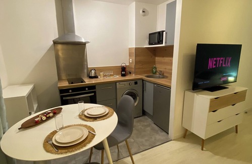 Poitiers Apartment | Le Girouard - Centre - Free Parking - NETFLIX, WIFI