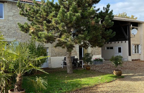 Saint-Macaire-du-Bois House | Le Grenier