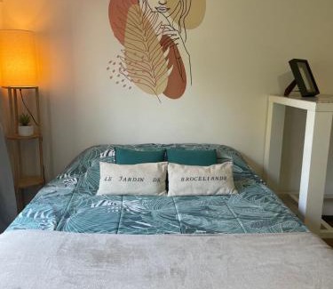 Ploermel Apartment | Le jardin de Broceliande