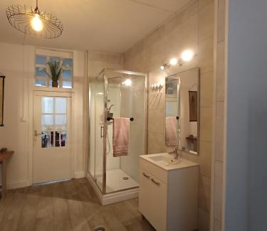 Saint-Leonard-de-Noblat Apartment | Le Liberté appartement privatif