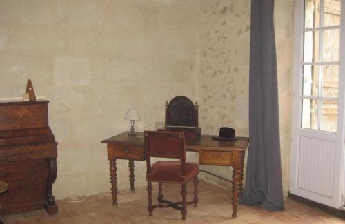 Clere-les-Pins Bed & Breakfast | Le Logis de Cléré