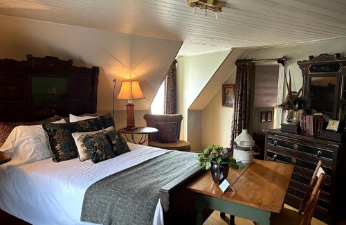 Le Bic Hotel | Le Mange Grenouille