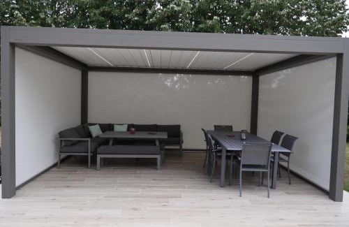 Louviers House | Le Manoir de Louviers