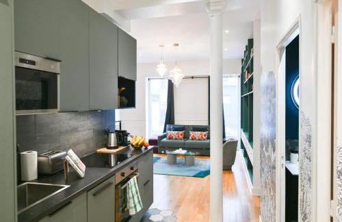 Arsenal Apartment | Le Marais Pl de la Bastille 3BD 3BTH for 10 guests