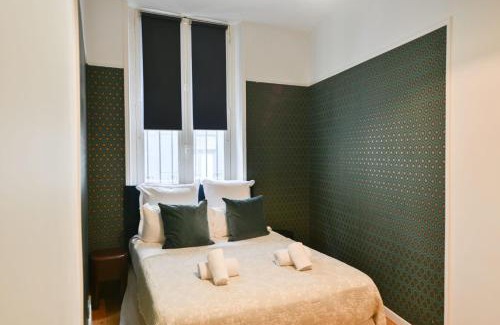 Arsenal Apartment | Le Marais Pl de la Bastille 3BD 3BTH for 10 guests