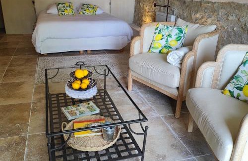 Les Pilles Bed & Breakfast | Le mas d'Antonine, Marie-Louise