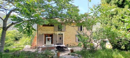 Sahune House | Le Mas des Fontettes, gite 14 personnes, piscine chauffée, propriété 5ha, barbecue