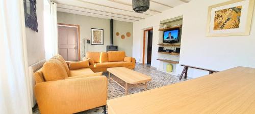 Sahune House | Le Mas des Fontettes, gite 14 personnes, piscine chauffée, propriété 5ha, barbecue