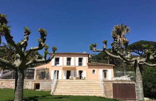 Guerrevieille Villa | Le Mas Rose: Magnificent Air-conditioned Villa with Swimming Pool and Garden Grimaud St Tropez