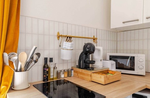Charpennes - Charmettes Apartment | Le Millon: Part-Dieu (10min)