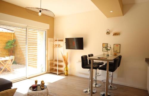 Saint-Omer Apartment | Le Moment Bien-Être - jacuzzi privatif, terrasse et parking gratuit au centre de Saint-Omer