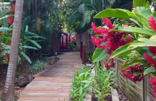 Deshaies House | Le MORNE Aux F0US Cabanes & Jardin Tropical