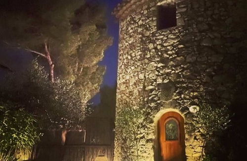 Bouc-Bel-Air Apartment | Le Moulin Rouge Provençal : charming old windmill with hot tub close to Aix