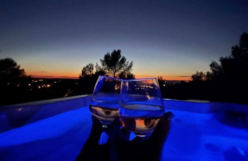 Bouc-Bel-Air Apartment | Le Moulin Rouge Provençal : charming old windmill with hot tub close to Aix