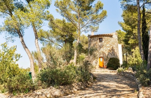 Bouc-Bel-Air Apartment | Le Moulin Rouge Provençal : charming old windmill with hot tub close to Aix