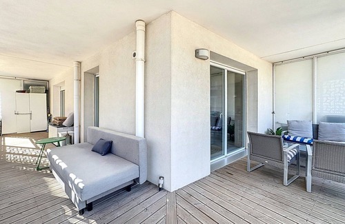 Port Marianne Apartment | Le Naïa, Cosy & Chic at Port Marianne, parking.