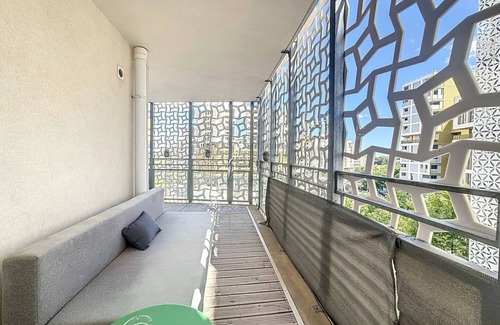 Port Marianne Apartment | Le Naïa, Cosy & Chic at Port Marianne, parking.