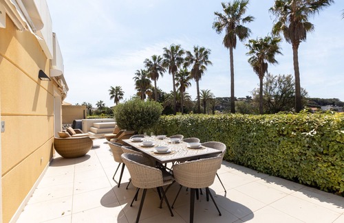 Sanary-sur-Mer Apartment | Le Palm Beach - Jacuzzi et vue mer