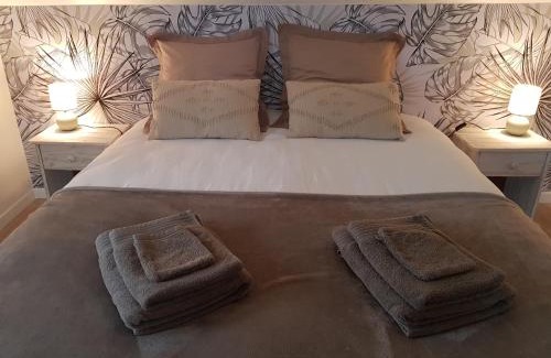 Saint-Leonard House | Le Palmier des Rochers