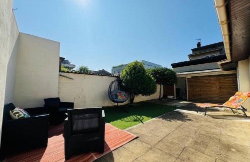 Begles Apartment | Le Patio - Maison avec Jardin - WIFI
