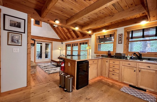 Bayfield Cabin | Le Petit Chalet, surrounded by nature, walking distance to Lake Superior & beach