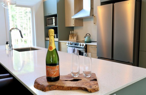 Shannon Ski Chalet | Le Petit Frontenac - Charming & Refined - Spa, Pool, Sauna, Foosball