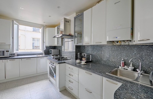 Saint-Vincent-de-Paul Apartment | Le Petit Hôtel - Appt 6p 127 m² à Paris