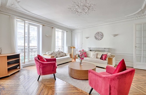 Saint-Vincent-de-Paul Apartment | Le Petit Hôtel - Appt 6p 127 m² à Paris