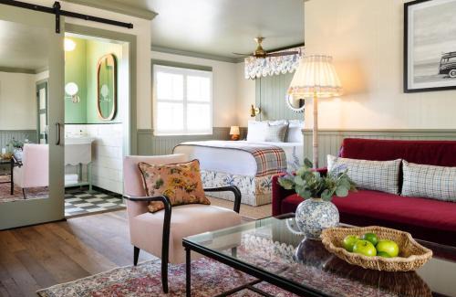 Golden Rectangle Hotel | Le Petit Pali at 8th Ave