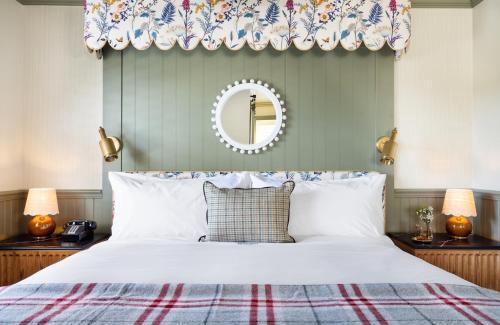 Golden Rectangle Hotel | Le Petit Pali at 8th Ave