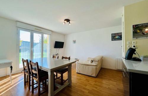 Carentan Apartment | Le Petit Podium Cozy Ground Floor