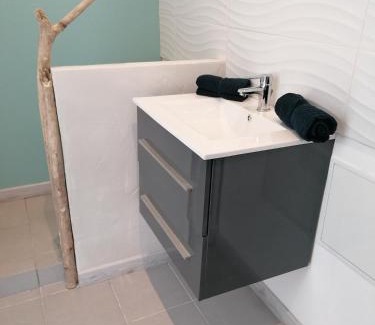 Gemozac House | Le petit Radieux