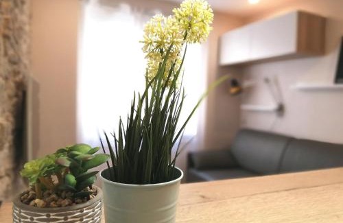 L'Isle-sur-la-Sorgue Apartment | Le Petit Studio - 15 m2 - Centre Ville - Sorgue à 50 m