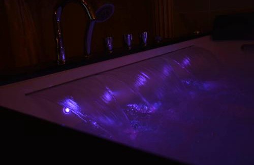 Vernon Apartment | Le Petit Versailles