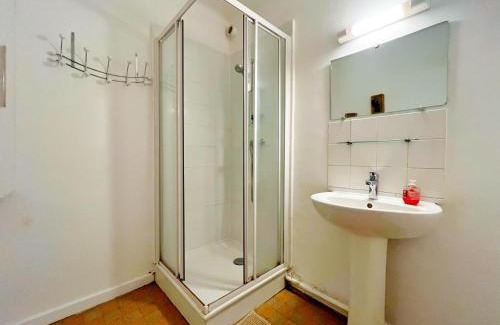 Villette Gare Apartment | Le petite soeur - 6 personnes - wifi - gare partdieu