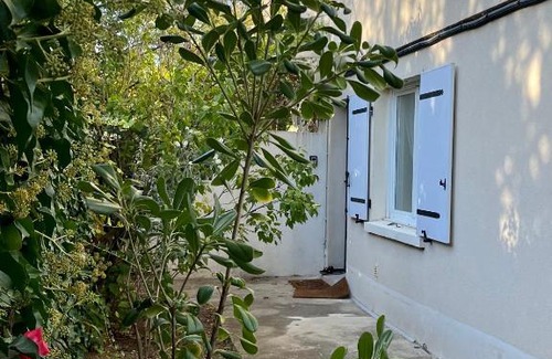 Saint-Jean-de-Vedas Apartment | Le Pistachier - Maison cozy avec jardin privatif