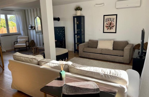 Saint-Jean-de-Vedas Apartment | Le Pistachier - Maison cozy avec jardin privatif