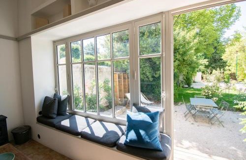 Couronne Urbaine House | Le Poulailler, private house with garden and parking