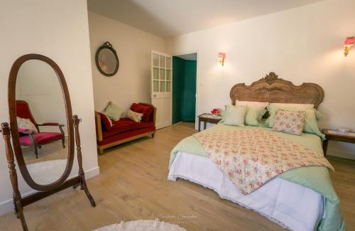 Loudun House | Le Prieuré Sainte Croix