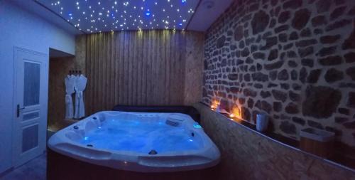 Lonlay-l'Abbaye Hotel | Le Ptit Spa de L'Abbaye Suite love et Spa privé
