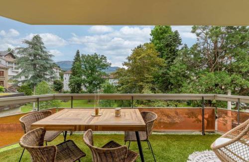 Voiron Apartment | LE QUINTESSENCE: Balnéo & Luminothérapie + parking