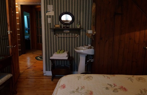 Longueuil House | Le Refuge du Poète