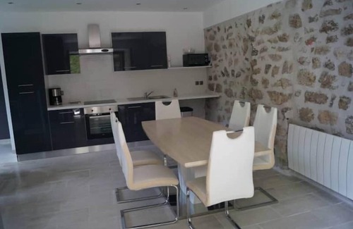 Usclades-et-Rieutord House | Le Refuge de la Loire opposite the river