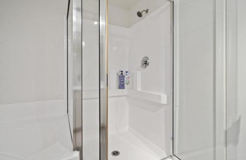 Downtown Apartment | Le Reve , 5 min to the beach Luxury Condo