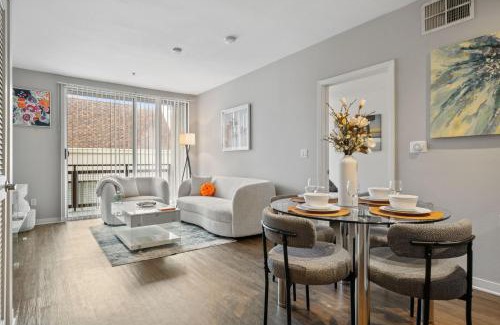 Downtown Apartment | Le Reve , 5 min to the beach Luxury Condo