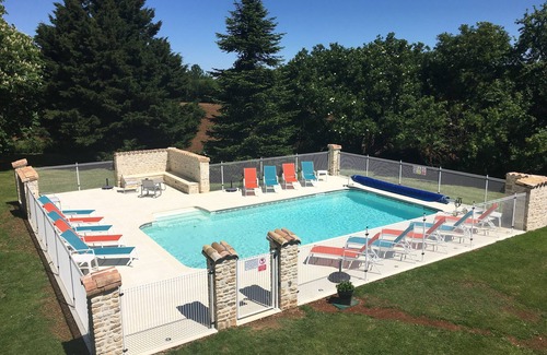 Sauze-Vaussais Cottage | Le Roitelet - gite with pool