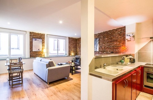 Marengo - Jolimont Apartment | LE ROSA BONHEUR - One Bedroom Apartment, Sleeps 4