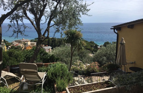 Poggio Favaro-San Bernardo Apartment | 'Le Rose' Room with Sea View, Wi-Fi and Air Conditioning