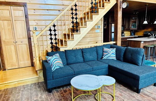 Saint-Joseph-de-la-Rive Ski Chalet | Le Rustique: Family relaxation on the mountain overlooking the river (Charlevoix)