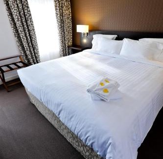 Mezidon-Canon Hotel | Le Saint-Pierre